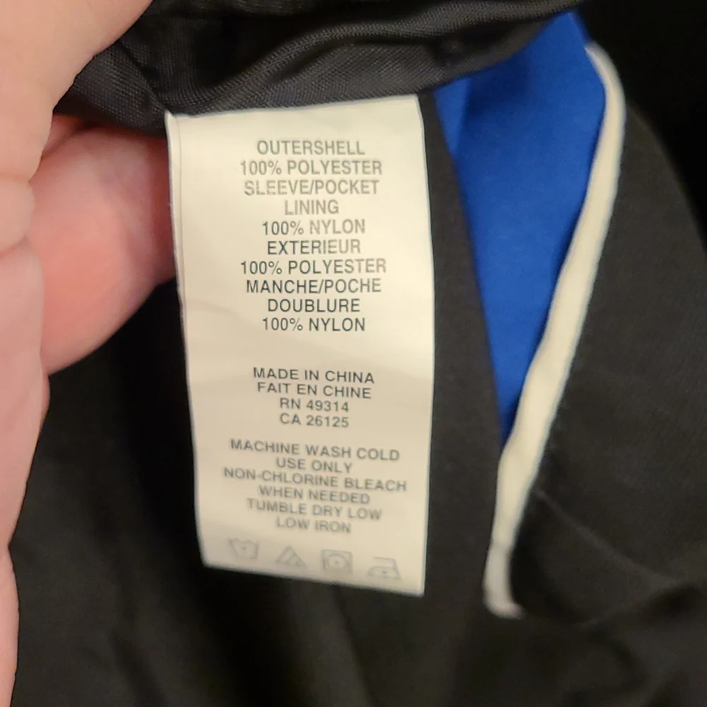 Pistons V-neck Windshirt - Picture 9 of 10